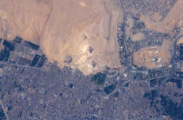 Trong lúc làm việc ở ISC, du hành gia Peake cũng cố gắng chụp hình ảnh các kim tự tháp nổi tiếng ở Ai Cập. Ảnh BI