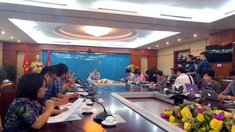 Thứ trưởng Bộ TT&TT Phan Tâm trả lời báo chí về các thông tin liên quan tới chuyển đổi mã vùng điện thoại cố định