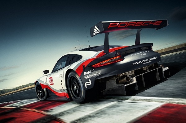  Porsche 911 RSR 2017 trang bị khối động cơ có công suất 510 mã lực