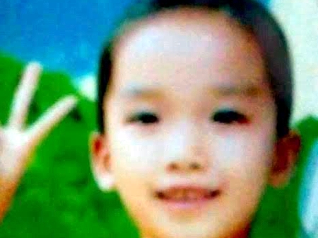Bé gái 8 tuổi lấy xe đạp đi tìm mẹ, cả nhà tưởng bị bắt cóc