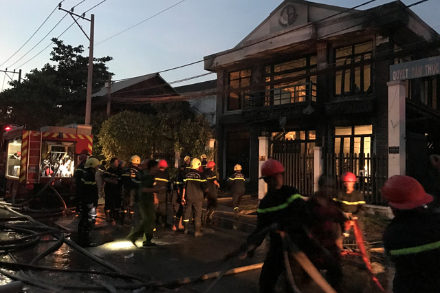 Vụ cháy nhà ở TP. Hồ Chí Minh: Nhiều người nhảy lầu thoát thân