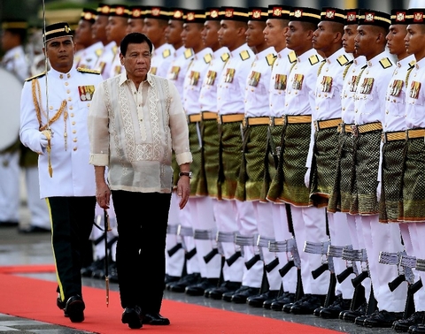 Một loạt vệ sĩ của Tổng thống Philippines bị phục kích