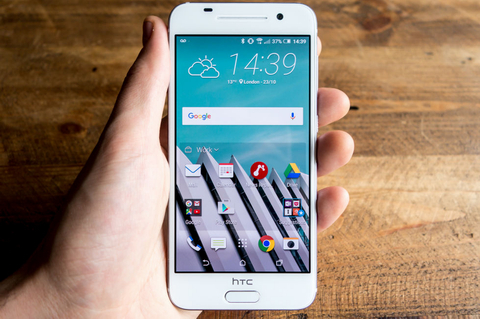 HTC One A9 chạy Qualcomm Snapdragon 617 tốc độ 1.5 GHz, hỗ trợ RAM 2 GB cho trải nghiệm mượt mà khi chơi các game có đồ họa cao. Hệ điều hành Android 6.0 với nhiều cải tiến được cài sẵn trên máy một lợi thế lớn. 