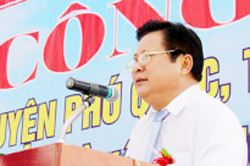 Chủ tịch UBND huyện Phú Quốc được đưa lên Bệnh viện Chợ Rẫy TP HCM cấp cứu bằng trực thăng. Ảnh: Phú Quốc