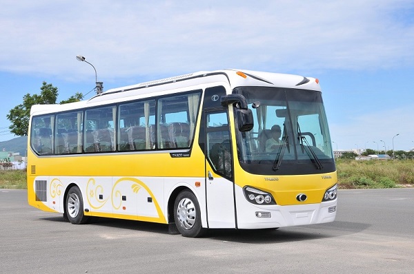 Thaco tặng xe buýt 34 chỗ cho Trung tâm bảo tồn dân ca xứ Nghệ