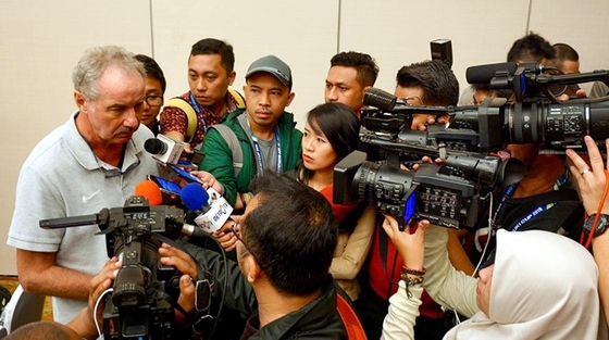 HLV Riedl khẳng định Indonesia không có gì để mất trước tuyển Việt Nam