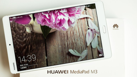 4. Huawei MediaPad M3. Lí tưởng cho những người tìm kiếm một nhỏ mô hình máy tính bảng đa phương tiện nhỏ gọn. Huawei MediaPad M3 sở hữu một thiết kế bắt mắt và độ phân giải chất lượng. Với màn hình 8 inch, nó thích hợp cho việc sử dụng một tay. Máy tính bảng mới nhất của Huawei này là thiết bị thay thế tuyệt vời của iPad Mini trong thế giới máy tính bảng Android. Thiết bị này là một trong những mô hình tốt nhất về hiệu suất nhưng nó cũng hút nhiều người dùng muốn có một chiếc máy tính bảng đa phương tiện nhỏ gọn (video, trò chơi, duyệt web).