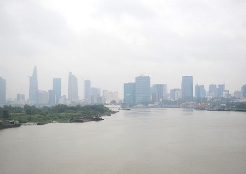 Sài Gòn khác lạ trước khi áp thấp nhiệt đới đổ bộ