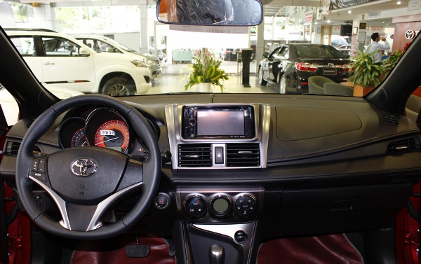 Nội thất của Toyota Yaris 2016