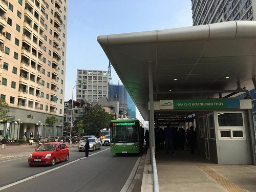 Hanoi BRT chạy thử trên tuyến đường dành riêng cho xe buýt nhanh ngày 17/12. Ảnh: Nghiêm Hạnh