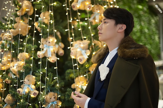Rocker Nguyễn hy vọng rằng mọi người sẽ cảm thấy thú vị và lãng mạn với món quà Giáng sinh 