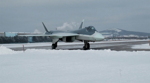 T-50 là thế hệ máy bay hoàn toàn mới đầu tiên được Nga thiết kế kể từ khi Liên Xô tan rã. Nga đặt mục tiêu đưa phi cơ chiến đấu tàng hình tối tân này vào phục vụ trong Không quân từ năm 2015 và nó sẽ trở thành lực lượng nòng cốt trong phi đội chiến đấu cơ tương lai của Nga.  Chiếc chiến đấu cơ tối tân của Nga có giá 50 triệu USD/1 chiếc nhưng năng lực của nó được cho là xứng đáng với mức giá “khủng” này. T-50 có thể đạt tốc độ bay tối đa là 2.440km/giờ và tầm chiến đấu đạt mức 5.499km.