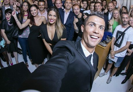 C.Ronaldo là &quot;ông vua&quot; trên mạng xã hội trong năm 2016