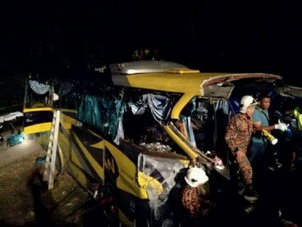 Xe buýt lao xuống núi, 14 người chết thảm ngày Giáng sinh
