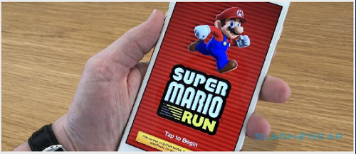 Cái tên Nintendo bỗng nhiên được nhắc đến rất nhiều trong năm nay. Chẳng phải vì một máy chơi game console nào của hãng làm “điên đảo” cả thế giới mà chỉ đơn giản là vì một số game tưởng như đã cũ nhưng lại được làm mới một cách ấn tượng. Đầu tiên là Super Mario Run, cùng sự hợp tác với Apple, game này đã thu về 40 triệu lượt tải chỉ trong vòng 4 ngày kể từ khi ra mắt. Dù thế nào, đây vẫn được coi là một thành công.  Công ty này cũng giới thiệu chiếc Nintendo Switch vào thời điểm gần cuối năm và cũng đã nhận được khá nhiều lời khen ngợi. Sản phẩm này dự kiến sẽ được bán ra năm 2017. Thế nhưng điều “ăn may” nhất để cái tên Nintendo được nhiều người nhắc đến và tạo đà cho các sản phẩm kể trên phải là game Pokemon Go dựa trên trò chơi Pokemon của hãng này. Niantic, cha đẻ của “Pokemon Go” đã thu về bội tiền trong năm nay và chắc chắn dù ít thì nhiều, Nintendo cũng được “thơm lây”.