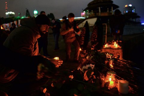 Người dân Nga tưởng niệm các nạn nhân của vụ máy bay rơi