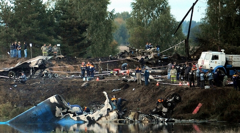 Vào tháng 9 năm 2011, một chiếc máy bay được thuê riêng cho đội khúc côn cầu Yaroslavl Lokomotiv đã bị trượt khỏi đường ray và xâm vào một cột phát sóng chỉ vài giây sau khi cất cánh. Trong số 45 người có mặt trên máy bay, chỉ duy nhất có một kỹ sư của chuyến bay sống sót. Vụ tai nạn này có nguyên nhân là do một trong những phi công của máy bay vô tình bấm vào hệ thống phanh, khiến chiếc máy bay không đạt đủ tốc độ để cất cánh.