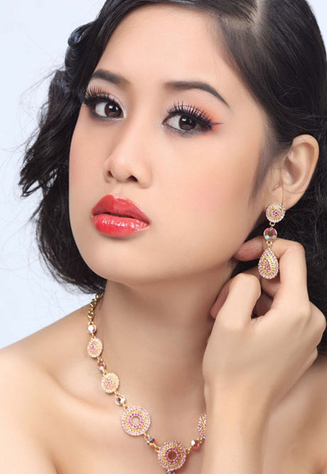 Nguyễn Ngô Hoàng Châu sinh năm 1994, cô gái có đôi mắt 