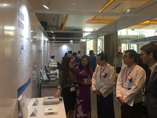 Sản phẩm công nghệ do VNPT - Technology sản xuất tại triển lãm Communicast 2016 diễn ra tại Myanmar hồi đầu tháng 12 vừa qua.