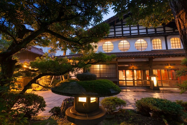 Chiêm ngưỡng khách sạn 1.300 năm tuổi ở Nhật