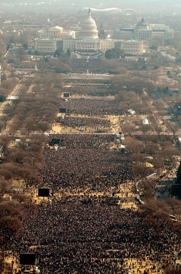 Các đám đông theo dõi lễ nhậm chức của ông Obama vào năm 2009 (Ản: Getty)