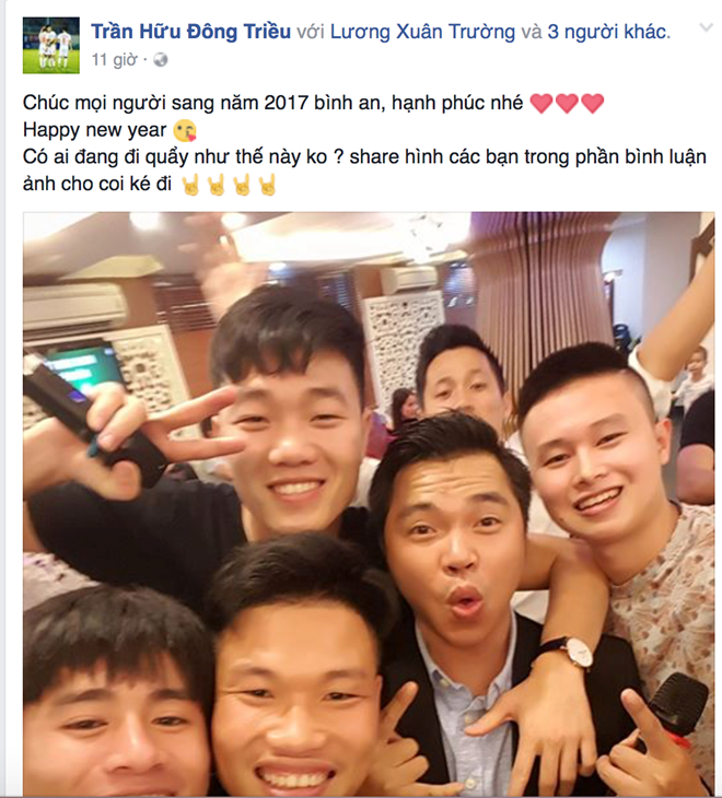 Trần Hữu Đông Triều muốn người hâm mộ cùng chia sẻ những hình ảnh đón năm mới 2017 trên trang cá nhân.