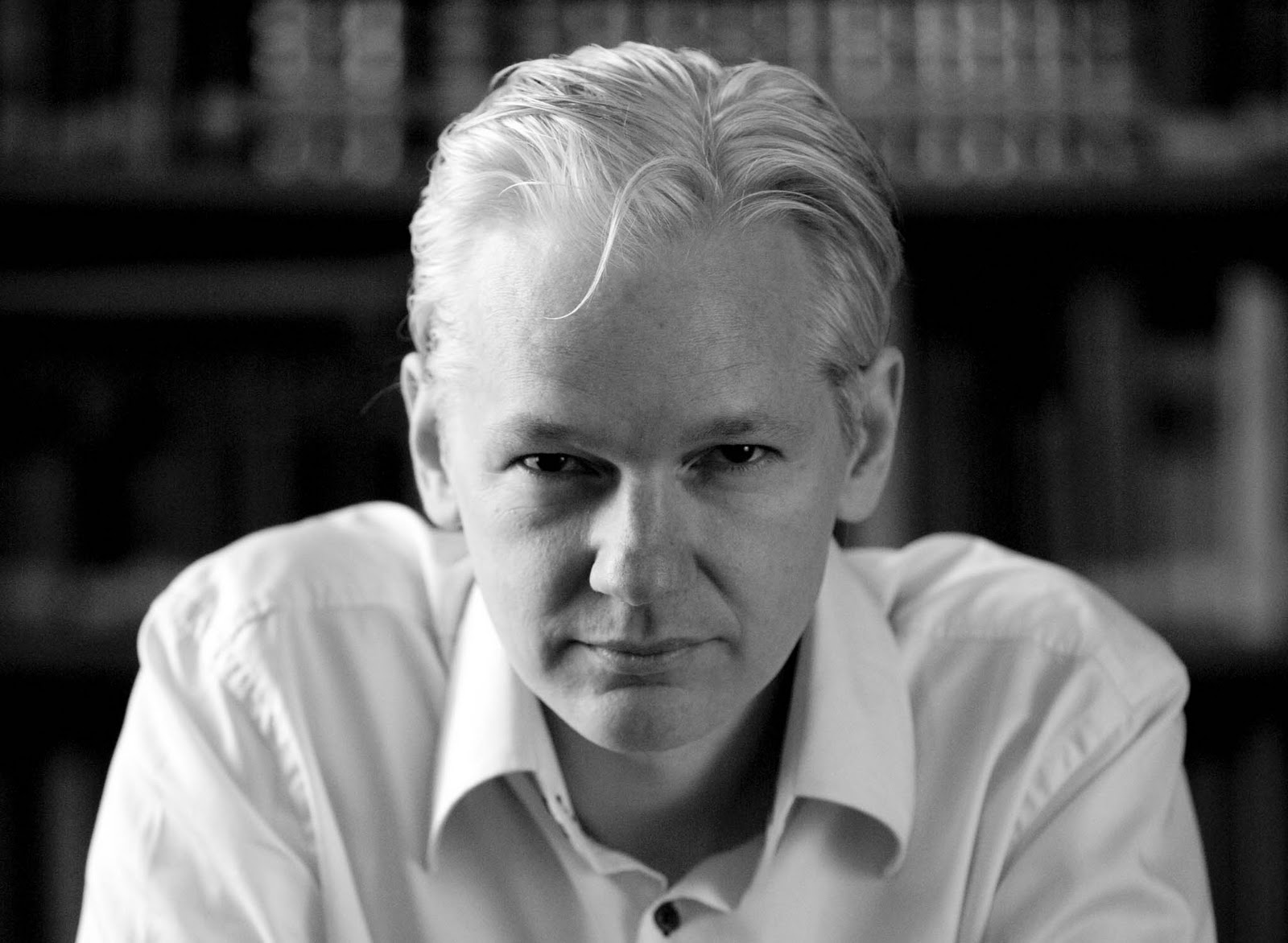  Ông Julian Assange