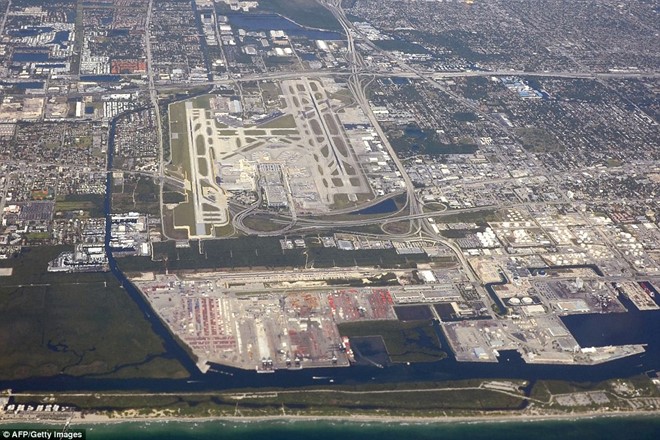  Quang cảnh sân bay Fort Lauderdale nhìn từ trên cao. Trong tháng 11/2016, gần 2,5 triệu lượt khách đã đi qua Fort Lauderdale, đưa sân bay lên xếp vị trí thứ 21 về tổng số lượt khách ở Mỹ. Fort Lauderdale có 4 nhà ga, phục vụ khoảng 30 hãng hàng không. Ảnh: Getty.