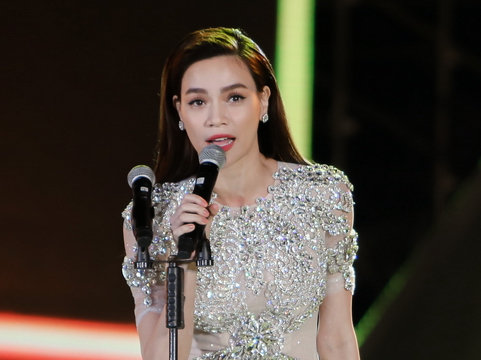 Hồ Ngọc Hà chiến thắng vang dội với cú đúp giải thưởng tại Zing Music Awards 2016