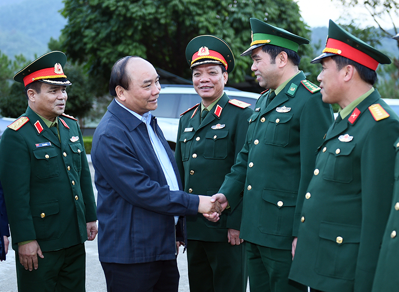 Thủ tướng thị sát cửa khẩu quốc gia Trà Lĩnh