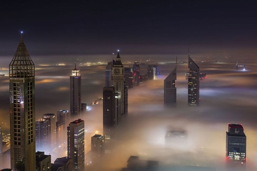 Chiêm ngưỡng &quot;ốc đảo&quot; Dubai chìm trong màn sương mù huyền ảo