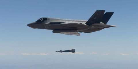 &quot;Chiêm ngưỡng&quot; vũ khí nguy hiểm nhất của F-35