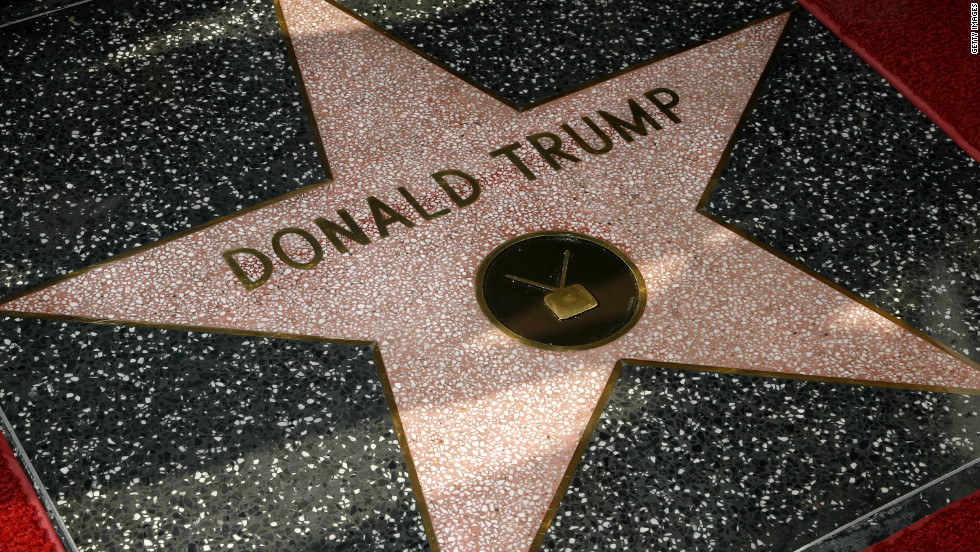 Nhờ chương trình Người tập sự, ông Trump được vinh danh khi được gắn sao trên Đại lộ Danh vọng ở Hollywoodl hồi tháng 1 năm 2007.