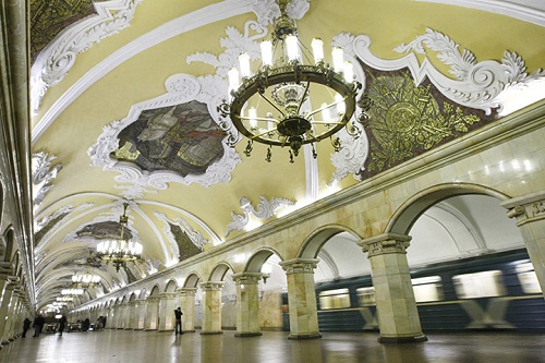 Nhà ga Komsomolskaya của tuyến đường tàu điện ngầm vòng quanh thủ đô Moscow (Nga).