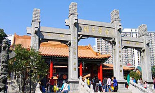 Đền Thờ Huỳnh Đại Tiên (Wong Tai Sin hay Sik Sik Yuen temple) nằm ở Hong Kong, Trung Quốc được đánh giá là một trong những đền chùa nổi tiếng và vô cùng linh thiêng. Hàng năm, rất nhiều người dân trong và ngoài nước đến đền Thờ Huỳnh Đại Tiên - biểu tượng cho sự tín ngưỡng trong công việc làm ăn và cầu mong tài lộc, tình yêu, hạnh phúc.
