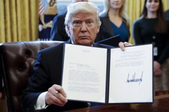 Tân Tổng thống Trump đã ký lệnh cấm công dân của 7 nước có đông người Hồi giáo sinh sống vào nước Mỹ