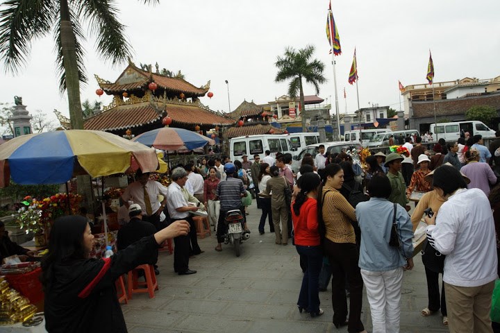 Lễ hội Phủ Giầy (xã Kim Thái, huyện Vụ Bản tỉnh Nam Định) là lễ hội tôn vinh Thái Mẫu Liễu Hạnh - một bậc 