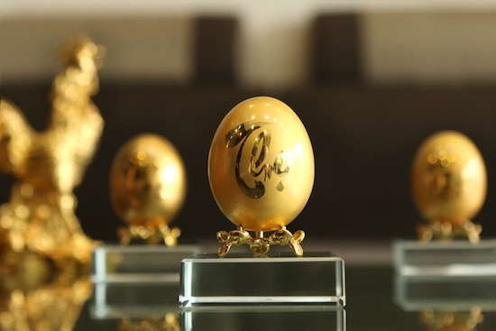 Karalux chỉ chế tác duy nhất một bộ trứng đúc vàng và đây là món quà độc nhất vô nhị của một đại gia đến từ từ đất Mỏ - Quảng Ninh.