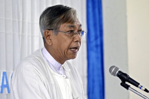 Tổng thống Myanmar Htin Kyaw đã kêu gọi toàn dân chung tay cùng chính phủ xây dựng một liên bang thống nhất và dân chủ. Ông khẳng định rằng việc xây dựng một đất nước dân chủ hoặc một hệ thống dân chủ chỉ có thể thành công nếu có sự tham gia của đông đảo nhân dân.