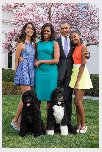 Gia đình nhà Obama cùng 2 chú chó cưng trong Vườn Hồng - Nhà Trắng nhân lễ Phục sinh 5/4/2015