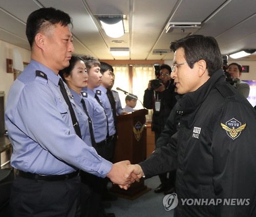 Hàn Quốc mạnh tay trấn áp tàu cá trái phép Trung Quốc
