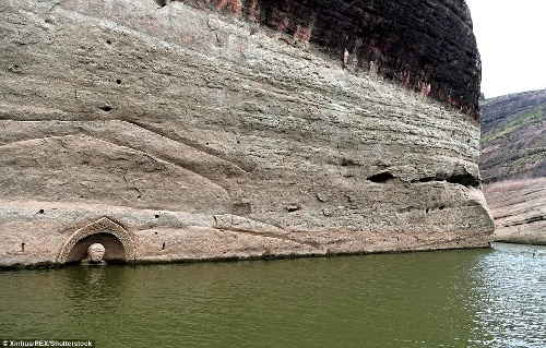 Trung Quốc: Hồ thủy điện rút nước, phát hiện kho tàng khảo cổ