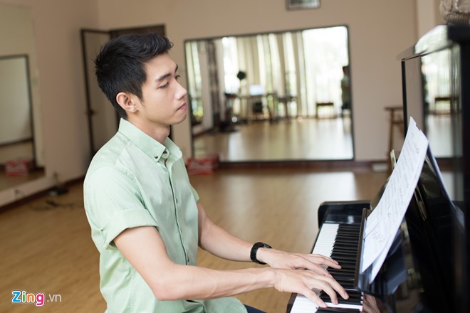 Ngoài khả năng nhảy, Quang Đăng còn chơi đàn piano. Đây cũng chính là điểm chung thú vị giữa anh và bạn gái, khiến cả hai xích lại gần nhau hơn lúc mới yêu.