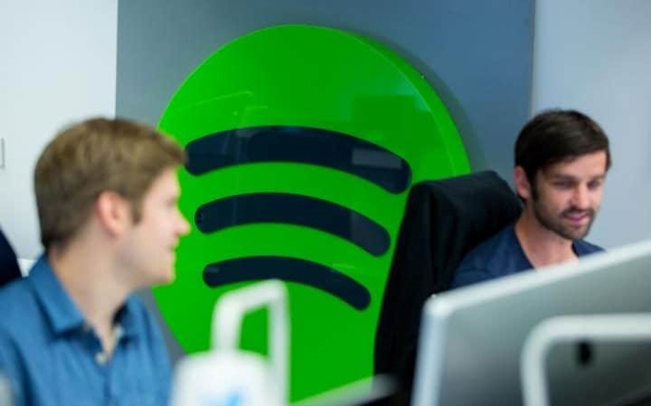 Spotify thay thế Apple Music. Đây một trong những dịch vụ âm nhạc trực tuyến hàng đầu thế giới và được nhiều người trên toàn thế giới lựa chọn.