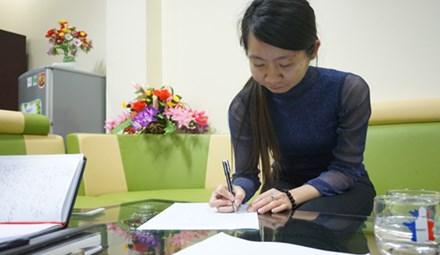 Cô giáo Thuỳ Linh bị sa thải sau hơn 2 tháng thử việc tại trường Thanh Xuân Nam. Ảnh: Lê Hoàng.
