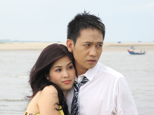  Huyền Cầm cũng đồng hành cùng chồng trong nhiều MV ca nhạc vô cùng ăn ý.