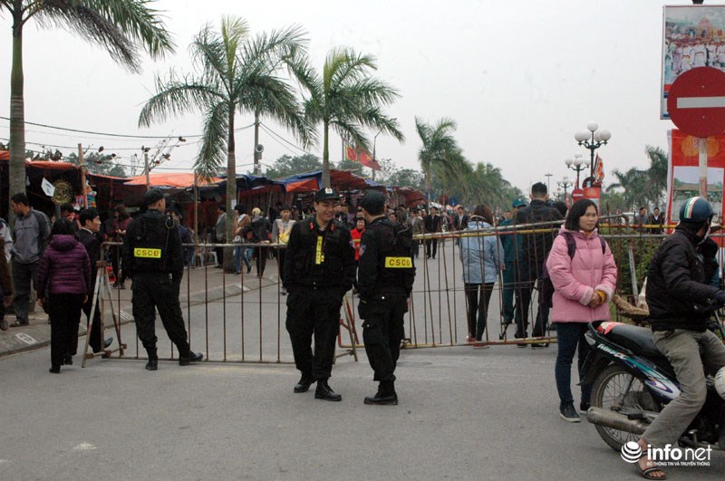Lực lượng an ninh bảo vệ Lễ hội khai ấn đền Trần. 