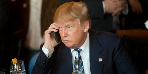 Tổng thống Trump nên bỏ Galaxy S3, dùng iPhone