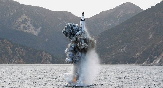 Triều Tiên &quot;nổ phát súng&quot; tuyên chiến với Donald Trump