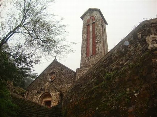 Nhà thờ đá Tam Đảo.